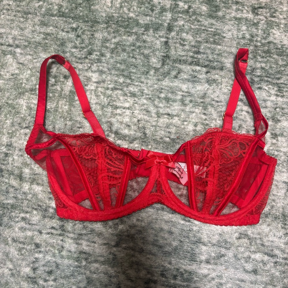 Rozlyn in red